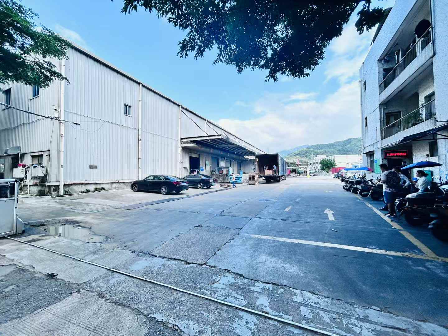 石岩超高钢构(12米) 面积:11000平厂房出租